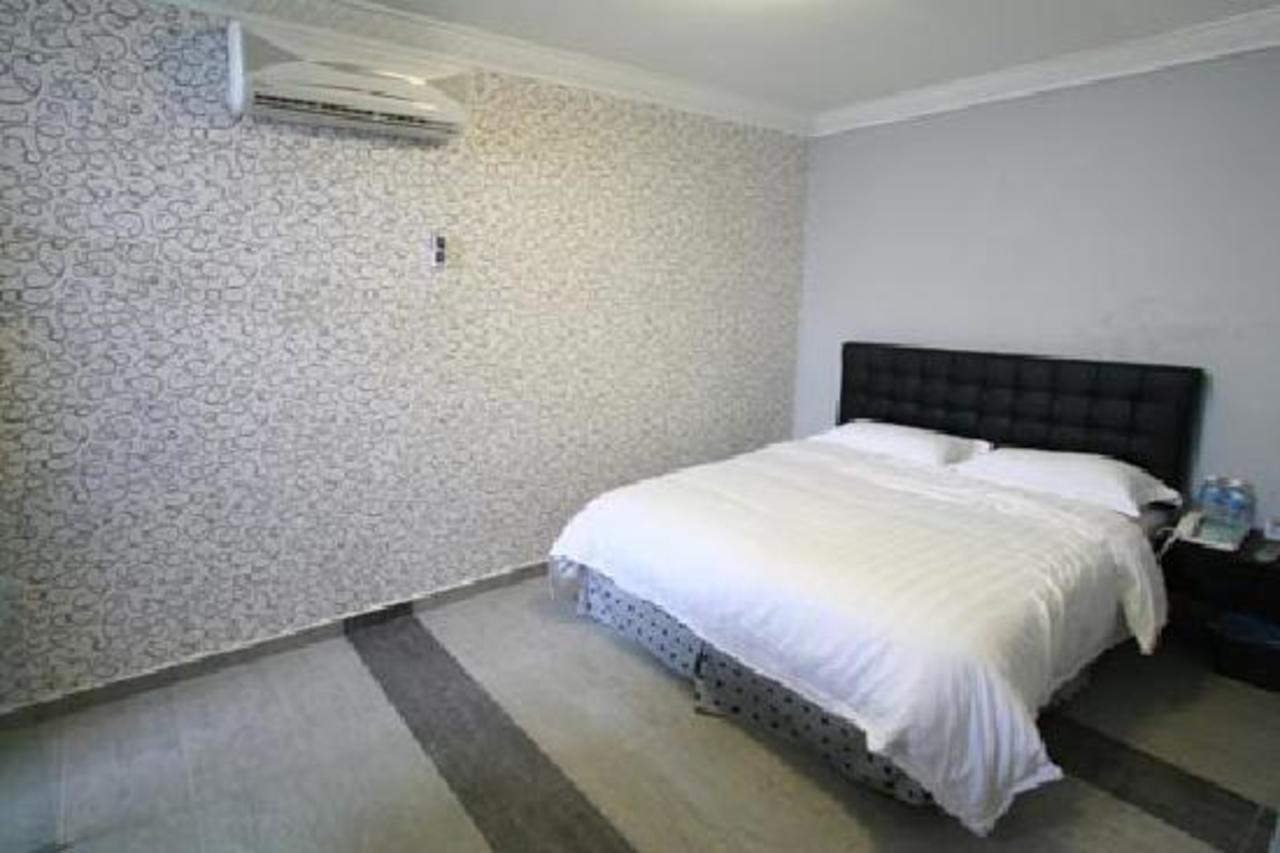 T Hotel Johor Bahru Skudai Exteriör bild