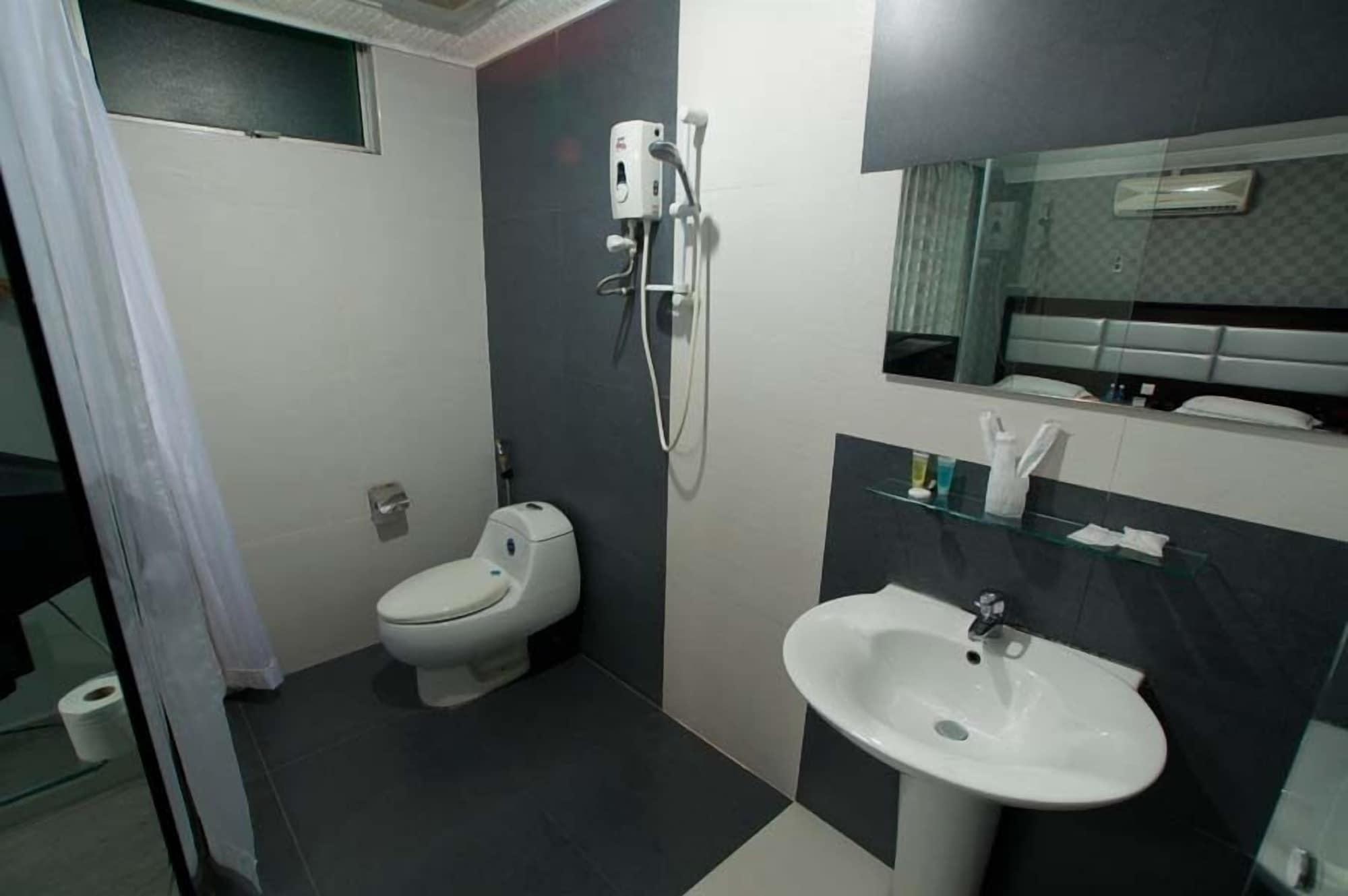 T Hotel Johor Bahru Skudai Exteriör bild