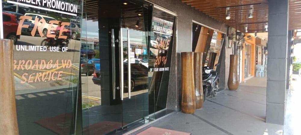 T Hotel Johor Bahru Skudai Exteriör bild